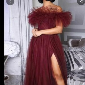 Chic Strapless Burgundy Tulle Dress